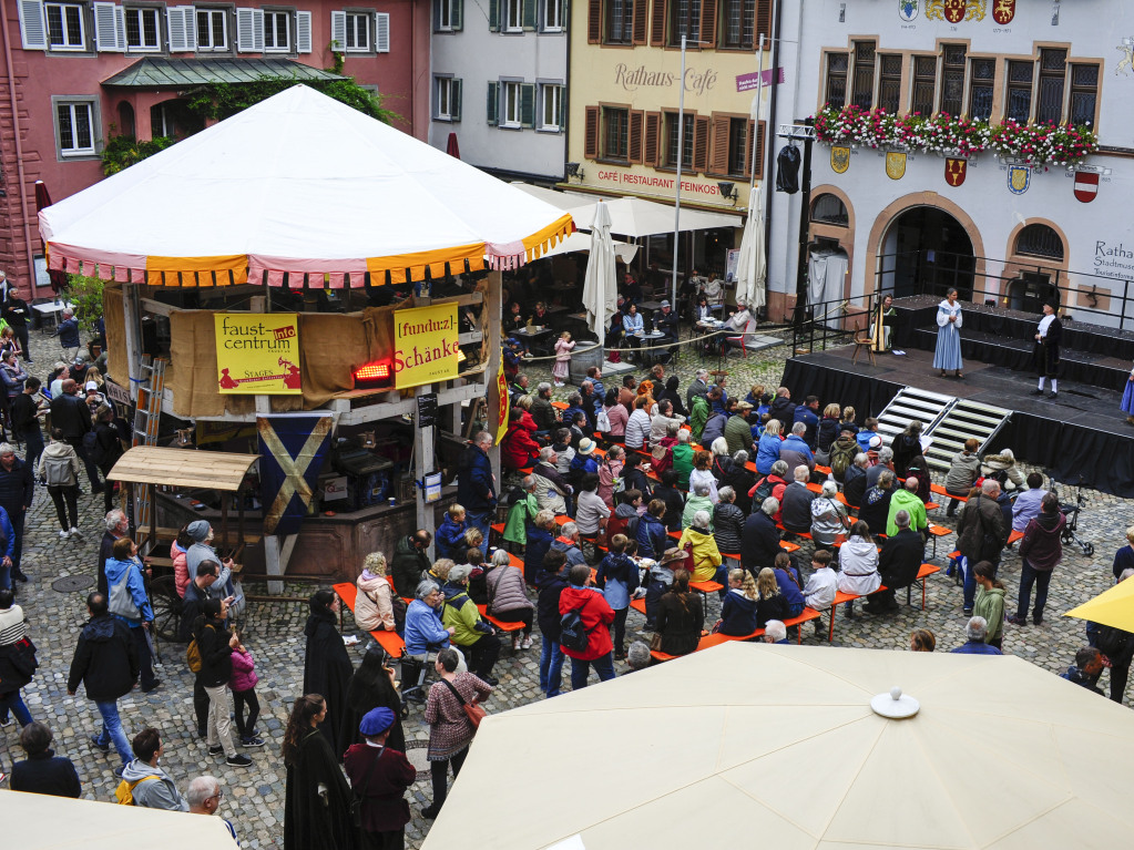 Das Spektakel mit 250 Akteuren brachte Theaterstcke, mittelalterliches Marktgeschehen, den Wettstreit der Gaukler und vieles mehr in die historische Altstadt.