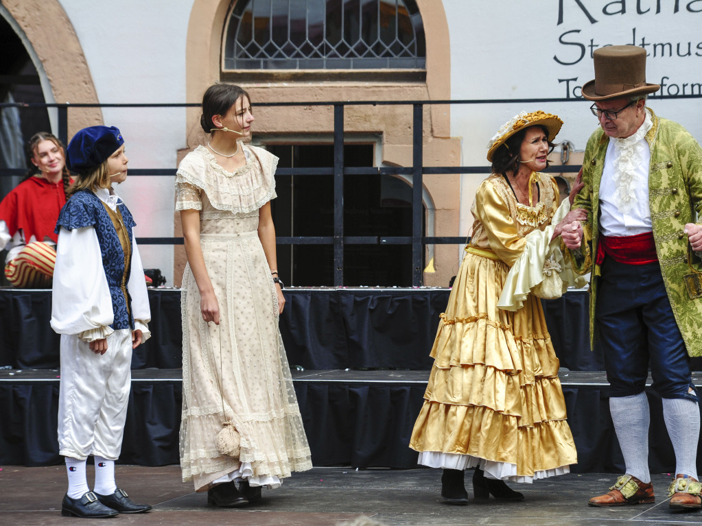 Das Spektakel mit 250 Akteuren brachte Theaterstcke, mittelalterliches Marktgeschehen, den Wettstreit der Gaukler und vieles mehr in die historische Altstadt.