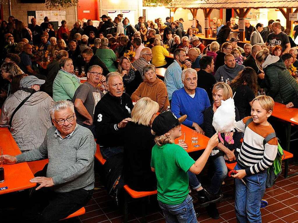 Die Friesenheimer und ihre Gste feierten beim Brgerfest.