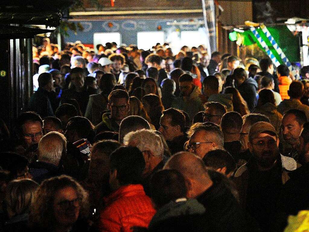 Die Friesenheimer und ihre Gste feierten beim Brgerfest.