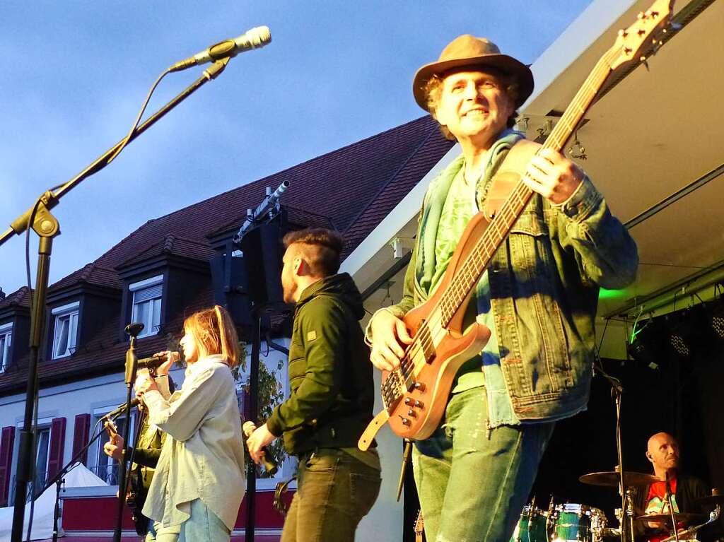 Am Samstagabend rockte Funrise die Bhne am Marktplatz. Am Sonntag bernahmen unter anderem Storl and Friends, Fees Ballettschule und 