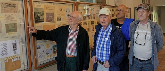 Die neue Ausstellung von Briefmarken u...rkle, Charlie Oberle und Werner Obst.   | Foto: Reinhard Herbrig