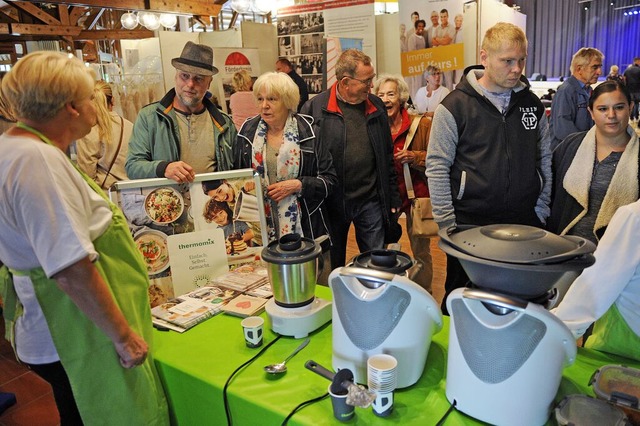 Weniger Aussteller waren auf der Nova,...ucherinnen und Besucher in den Gngen.  | Foto: Bettina Schaller