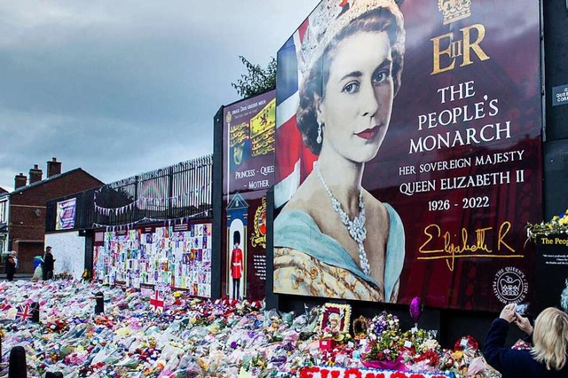 Ein Wandbild zu Ehren von Knigin Elizabeth II.  | Foto: Liam Mcburney (dpa)