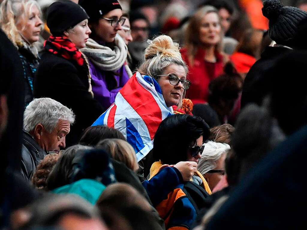 Hunderttausende warten auf den Straen Londons.