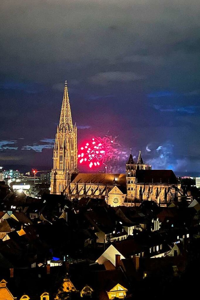 Als wre es bestellt: Ein Feuerwerk se...Abschluss fr das gelungene Teamevent.  | Foto: Digital Topics