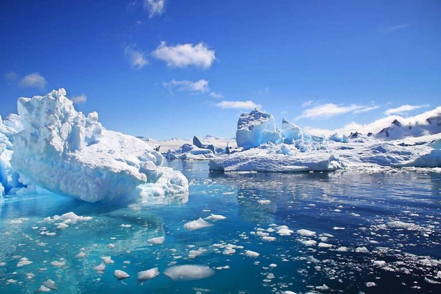 Der Klimawandel ist ein Grund, dass es...rmer wird, schmilzt das Eis am Sdpol.  | Foto: Leslie A. Kelly, Hurtigruten