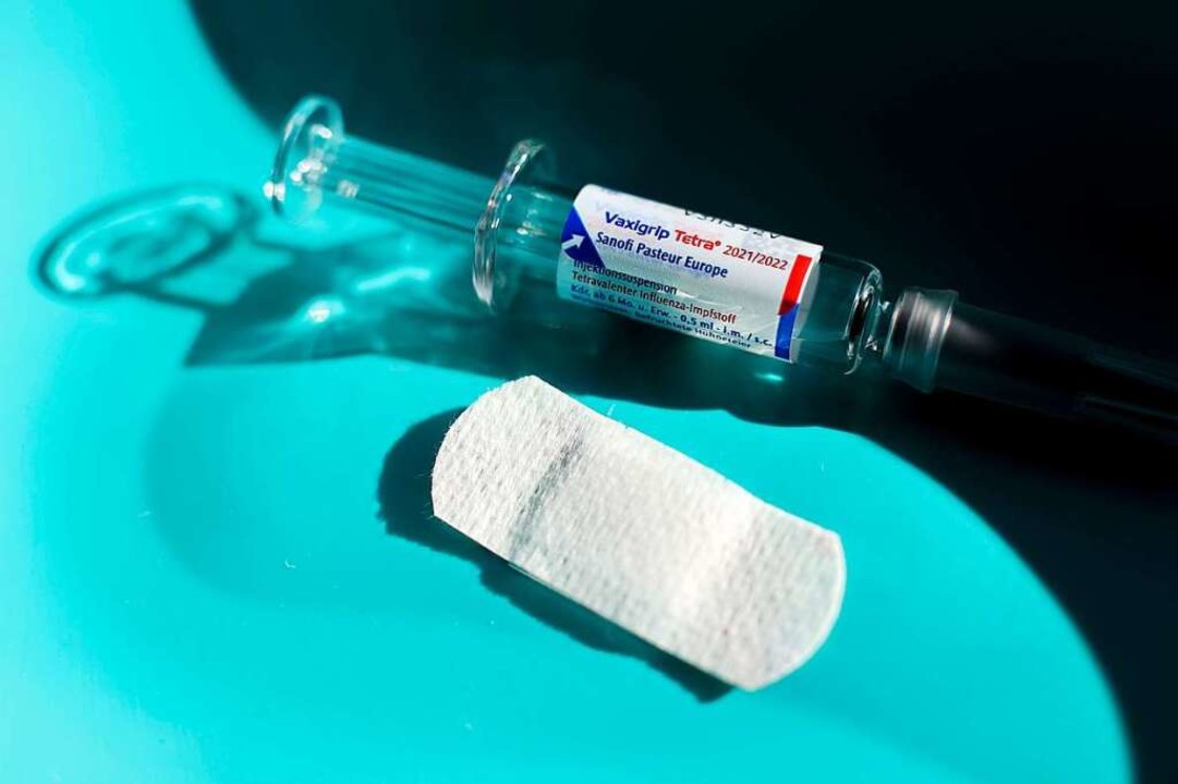 Die Spritze gegen die Grippe wird Schw... und medizinischem Personal empfohlen.  | Foto: Jan Woitas (dpa)