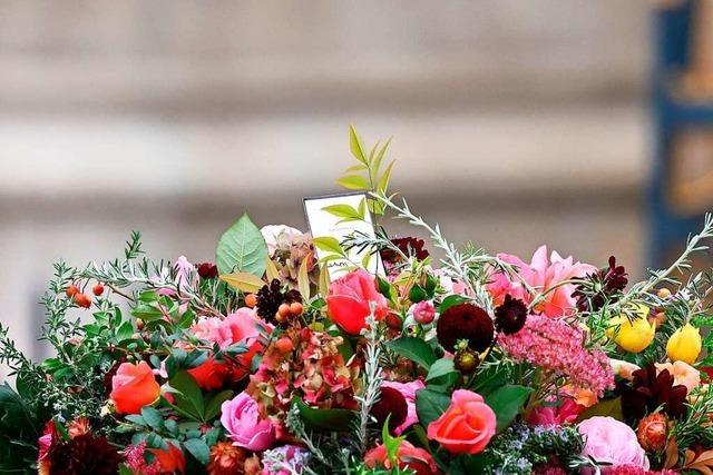 Blumenkranz auf Queen-Sarg von König Charles ausgesucht