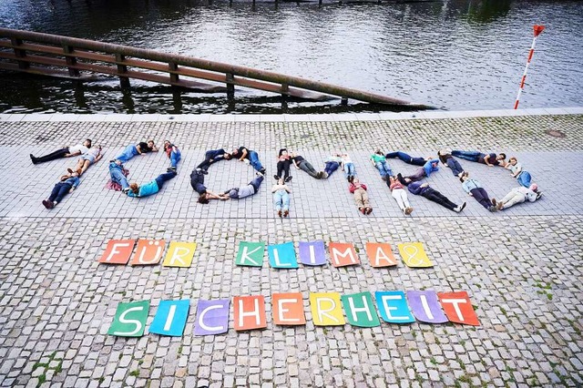 Fridys for Future fordert ein Sonderve...r Klima und Sicherheit in Deutschland.  | Foto: Annette Riedl (dpa)