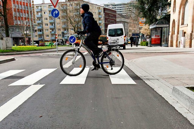 Ein Radfahrer htte warten mssen &#8211; und wurde verletzt (Symbolbild).  | Foto: Uli Deck