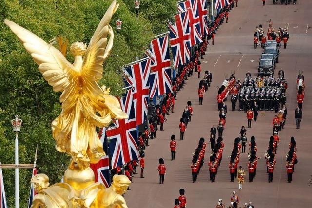 Newsblog: Sarg der Queen wird in der königlichen Gruft beigesetzt