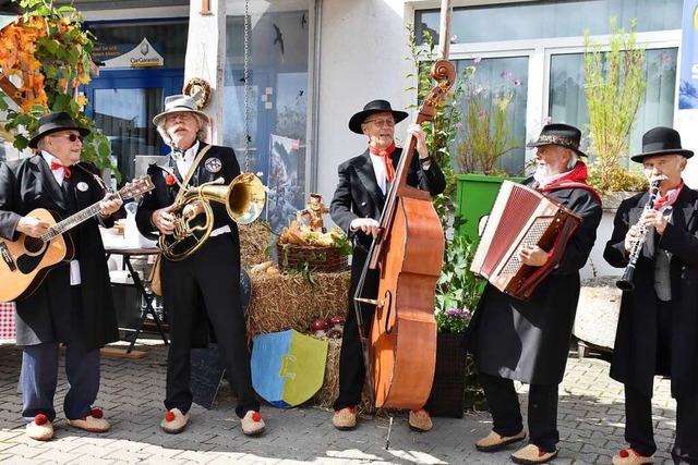 Das Quintett sch-Fuzzi ging mit beschwingter Musik voll aus sich heraus.  | Foto: Thomas Biniossek