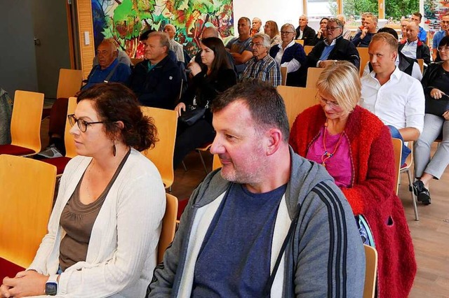 Die Infos zum geplanten  Neubaugebiet ...ielle Kufer und Schluchseer Anwohner.  | Foto: Eva Korinth