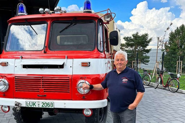 Reinhold Utke und ein Fahrzeug der Tre... Teltow-Flming, in dem Trebbin liegt.  | Foto: Reinhold Utke