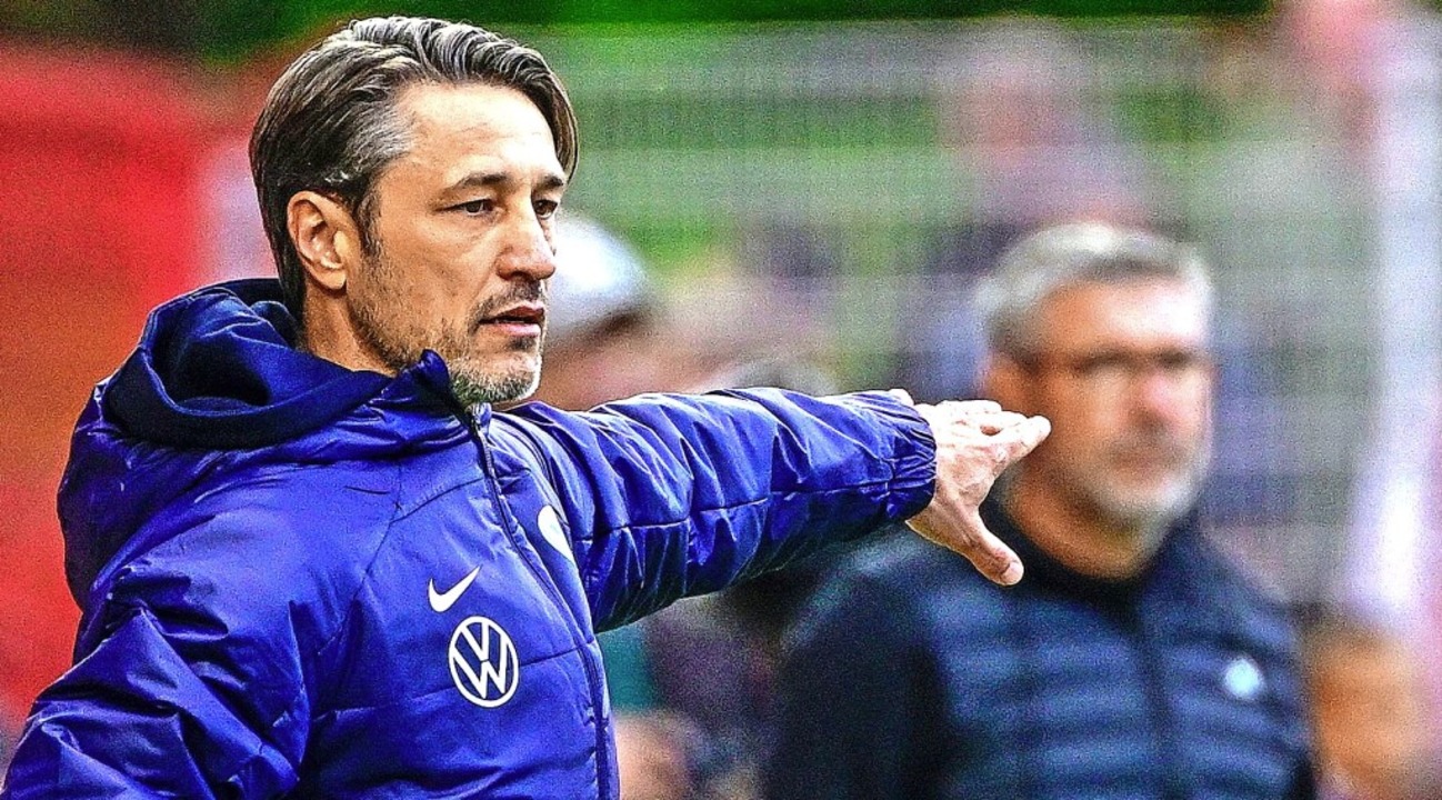 Wolfsburg-Trainer Nico Kovac, im Hintergrund Union-Coach Urs Fischer  | Foto: JOHN MACDOUGALL (AFP)