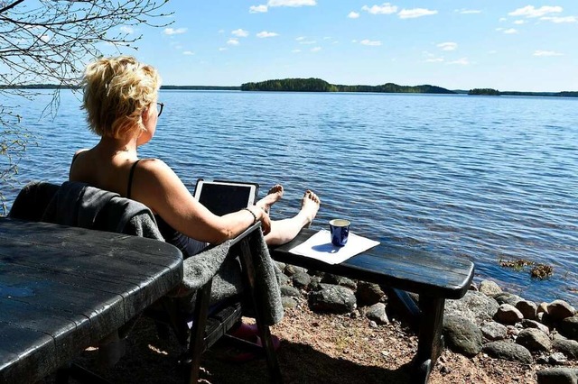 Whrend der Corona-Pandemie wanderten ...en handhaben das ganz unterschiedlich.  | Foto: Jussi Nukari (dpa)