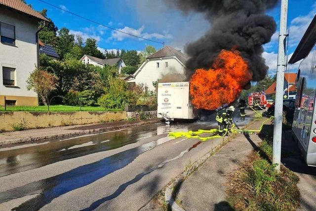 Bierwagen in Murg brennt komplett aus