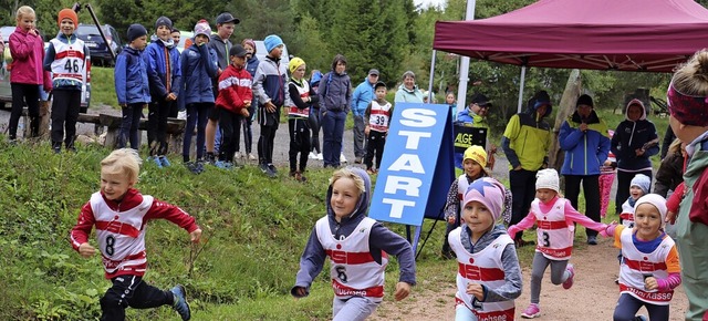 Die Bambini starten durch.    | Foto: Karl-Heinz Memer