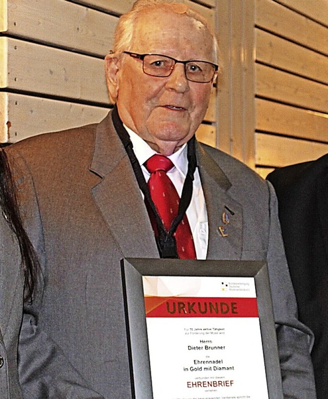 <BZ-FotoAnlauf>Hebelmusik Hausen:</BZ-... Ehrung fr 70 Jahre aktive Blasmusik.  | Foto: Ralph Lacher