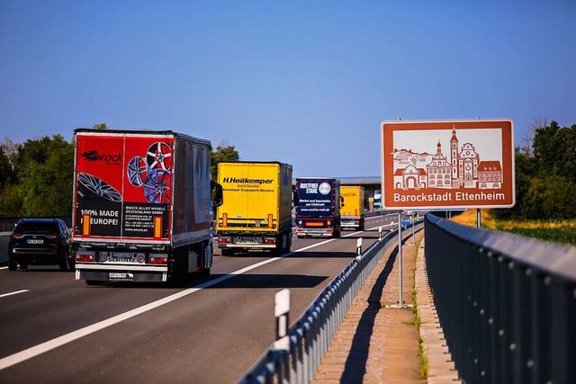 An der Autobahn gibt es bereits den Hi...f den gelben Ortstafeln zu sehen sein.  | Foto: Adrian Hofmann