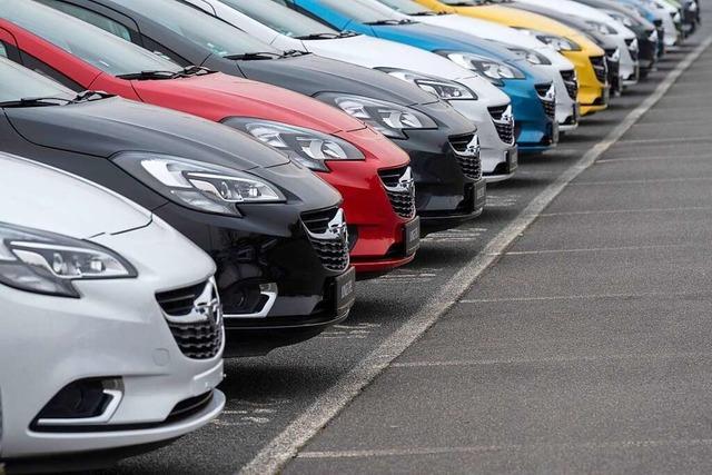 In Adelhausen wurde ein Opel Corsa beschdigt – die Polizei sucht Zeugen