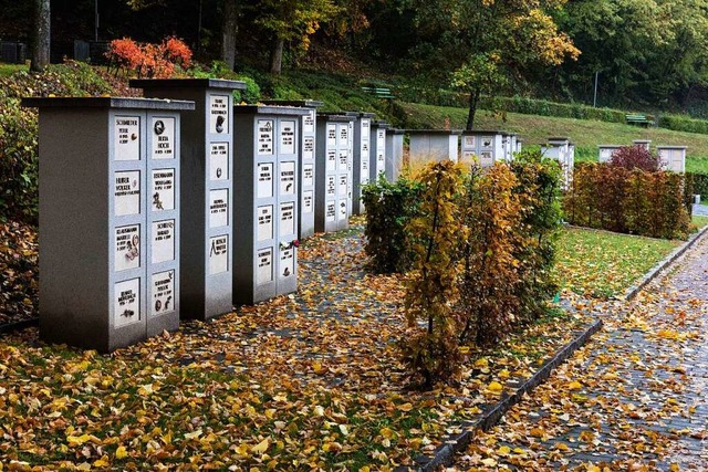 Die Urnenanlage auf dem Friedhof Kolln...ch einem Jahr wieder erweitert werden.  | Foto: Gabriele Zahn