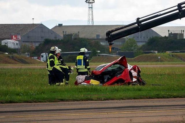 Ferrari-Crash am Lahrer Flugplatz: Fahrer war erst 19 Jahre alt