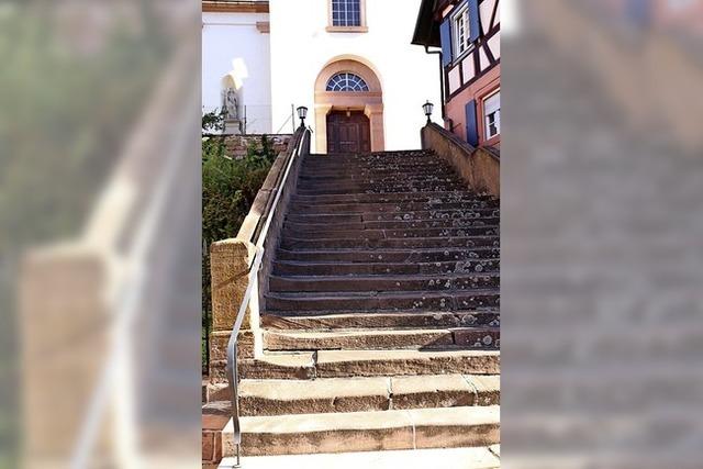 Die Kirchentreppe wird saniert