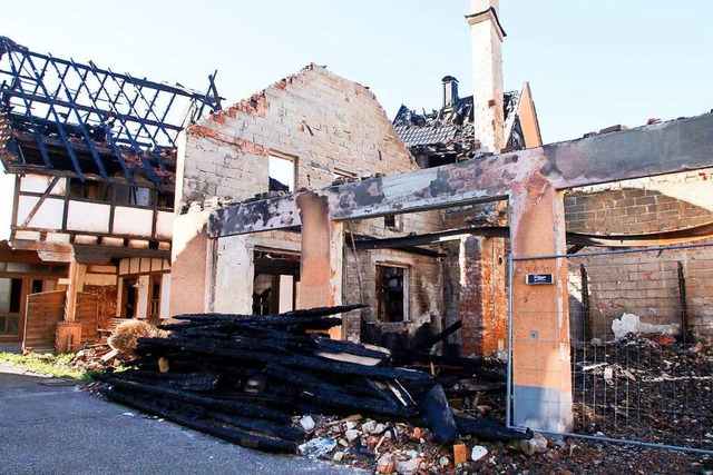 Einige der sechs betroffenen Gebude in Diersburg sind komplett niedergebrannt.  | Foto: Heidi Fel