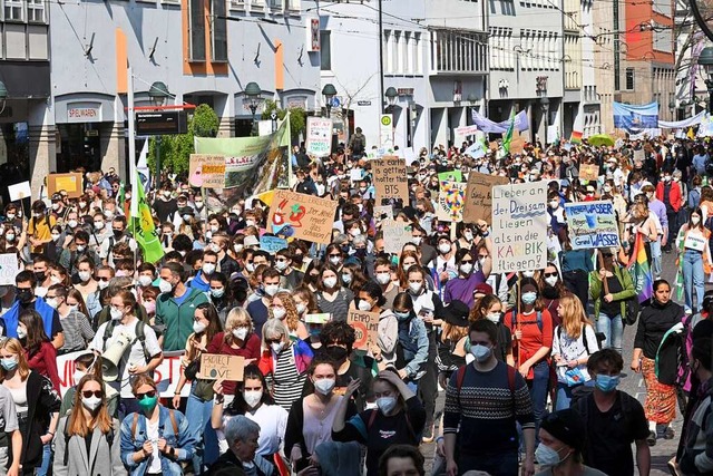 Beim vergangenen Klimastreik im Mrz v...en 5000 und 8000 Menschen in Freiburg.  | Foto: Thomas Kunz