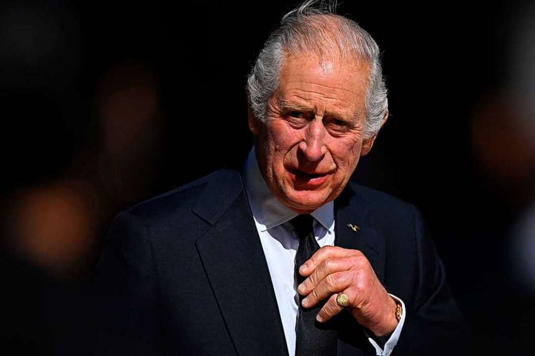 Ein neuer britischer Monarch besucht ü...h-Land, in dem er Staatsoberhaupt ist.  | Foto: CARL DE SOUZA (AFP)