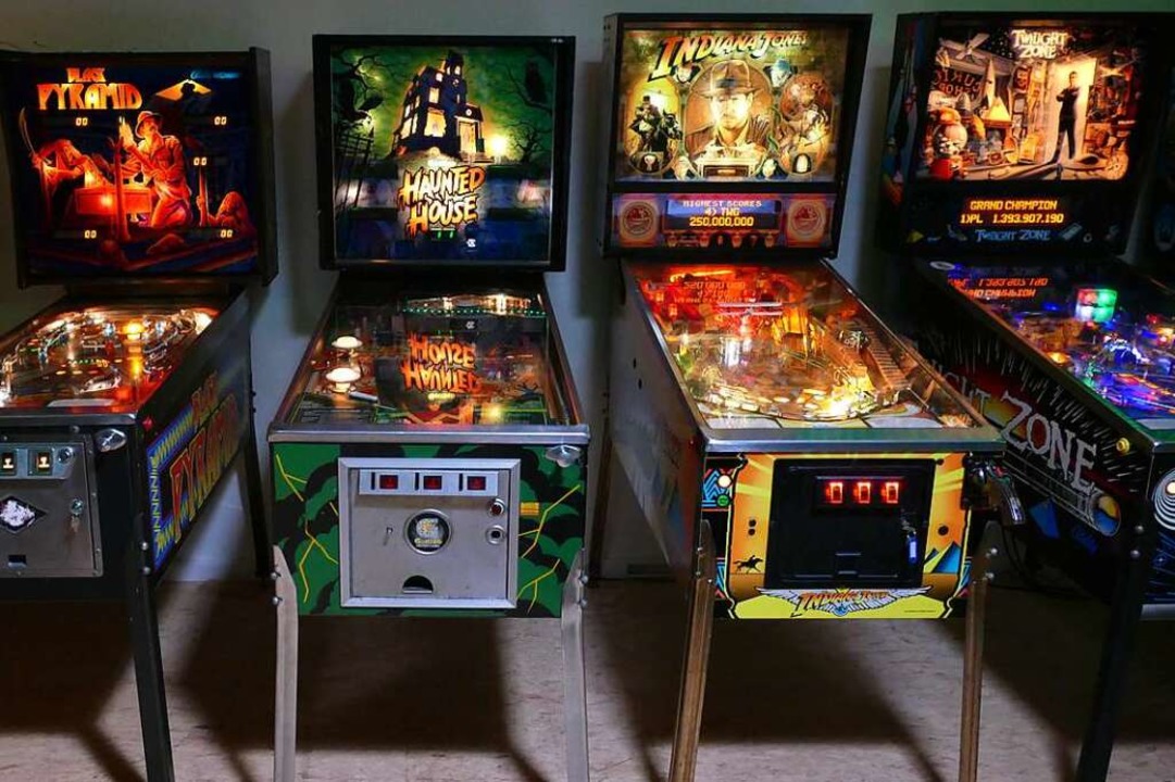 Im Flipper- und Arcademuseum stehen verschiedene Automaten bereit.  | Foto: Susanne Ehmann