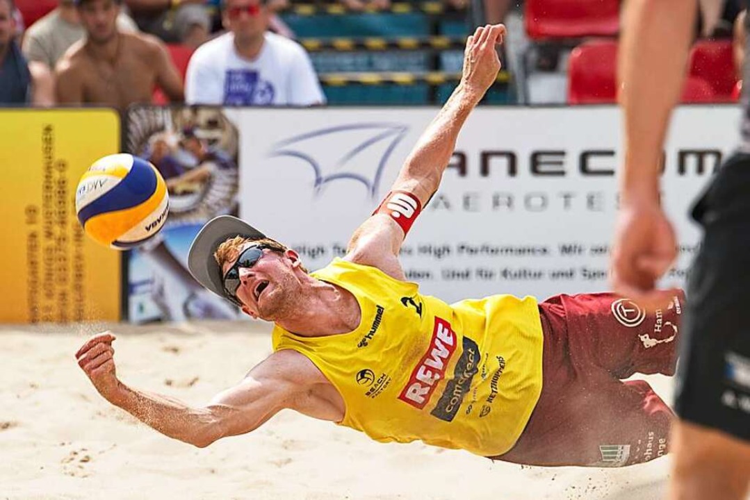 Auch als Abwehrkatze im Sand mit Basec...en als Beachvolleyball-Nationalspieler  | Foto: Uwe Koch/ Eibner-Pressefoto via www.imago-images.de