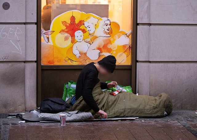 Verhindern, dass Menschen auf der Stra...arbeit mit der AGJ Wohnungslosenhilfe.  | Foto: Boris Roessler (dpa)