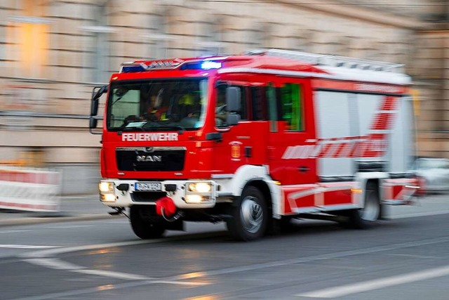 Die Feuerwehr Todtnau war mit sechs Fahrzeugen im Einsatz.  | Foto: Monika Skolimowska (dpa)