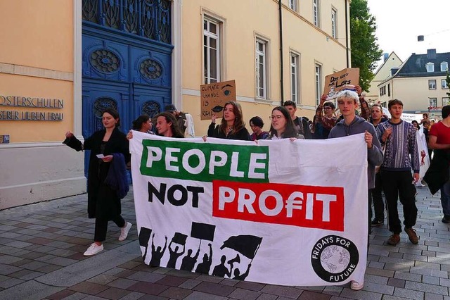 Klares antikapitalistisches Profil. Demonstrationszug in der Lange Strae  | Foto: Katrin Wien