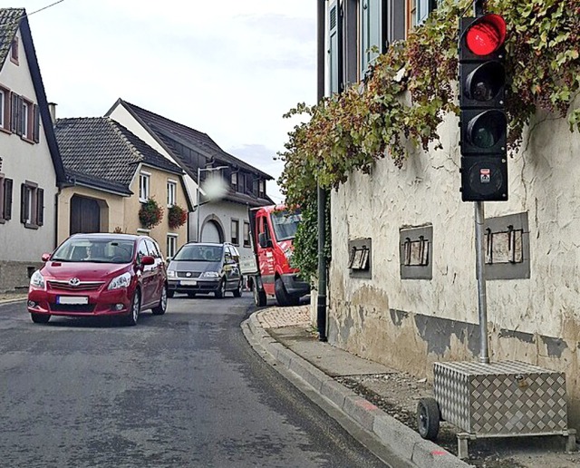 Mitte Oktober soll die halbseitige Amp...ng  der Wasenweiler Hauptstrae enden.  | Foto: Stefan Ammann