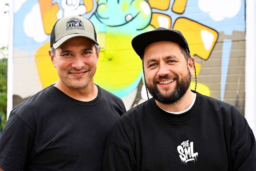 Darwin Zulkifli (li., Kulturaggregat) und Chris (re., @graffitifreiburg)  | Foto: Thomas Kunz