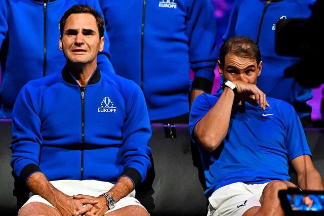 Trnen nach dem Match: Roger Federer und Rafael Nadal.  | Foto: GLYN KIRK (AFP)