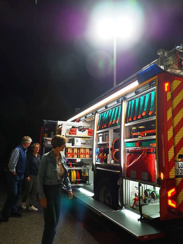 Das neue HLF 10 der Binzener Feuerwehr...ber einen ausfahrbaren Flutlichtmast.  | Foto: Herbert Frey