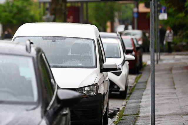 In der Kenzinger Innenstadt darf knft...i Stunden geparkt werden. (Symbolbild)  | Foto: Jonas Hirt