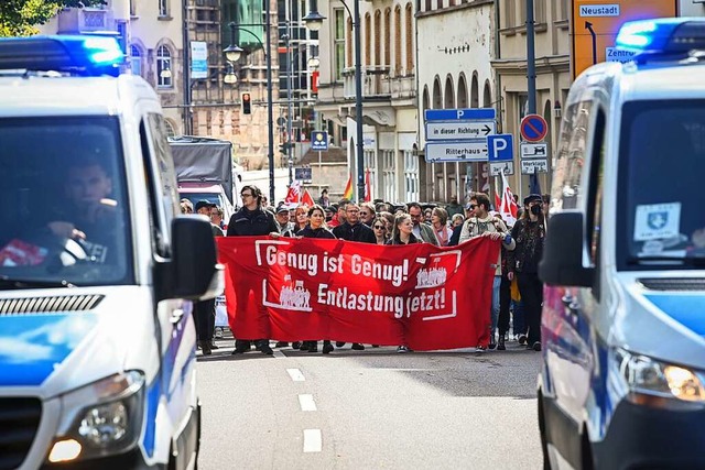 Bislang waren die Proteste gegen die hohen Energiepreise friedlich.  | Foto: Heiko Rebsch (dpa)
