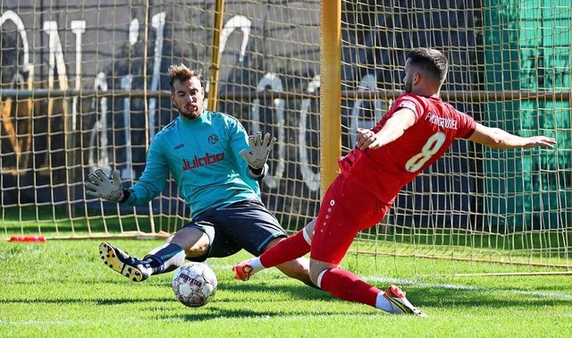 Hielt nicht nur den ersten Elfmeter so...Wiederholung: FSV-Keeper Michael Sthr  | Foto: Wolfgang Knstle