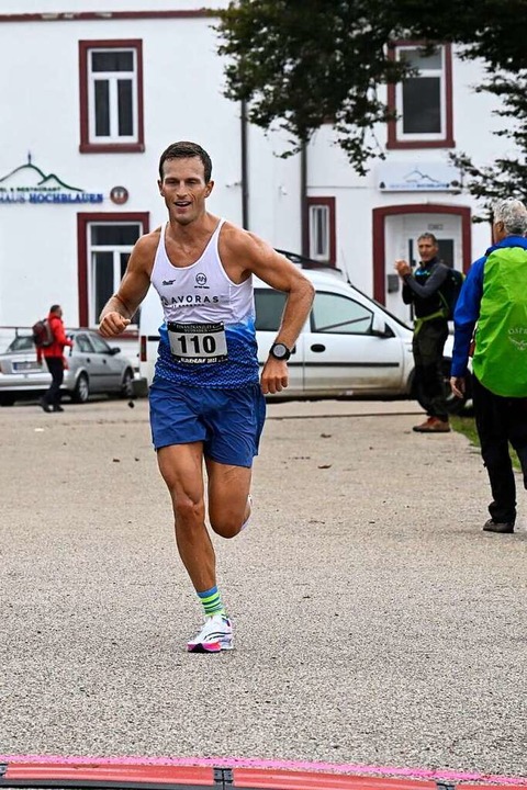 Keiner war so schnell wie er: Felix Köhler ist der Sieger des Blauen-Berglaufs.  | Foto: Volker Münch