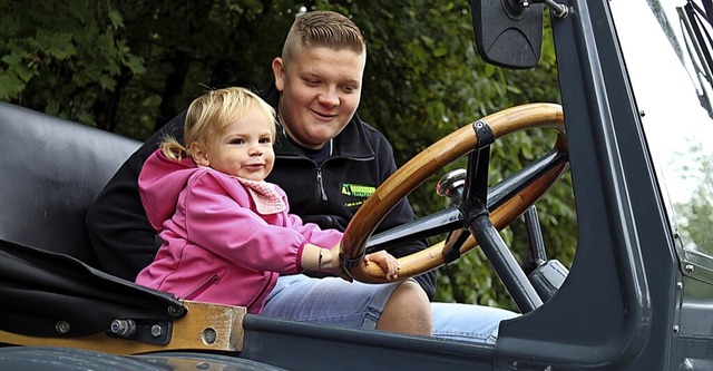 Das Oldtimertreffen war fr Gro und Klein ein Spa.   | Foto: Ralph Lacher