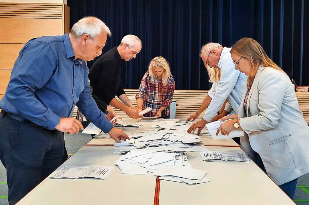 Gleich nach Schließung des Wahllokals ...Uhr begann die Auszählung der Stimmen.  | Foto: Sophia Hesser