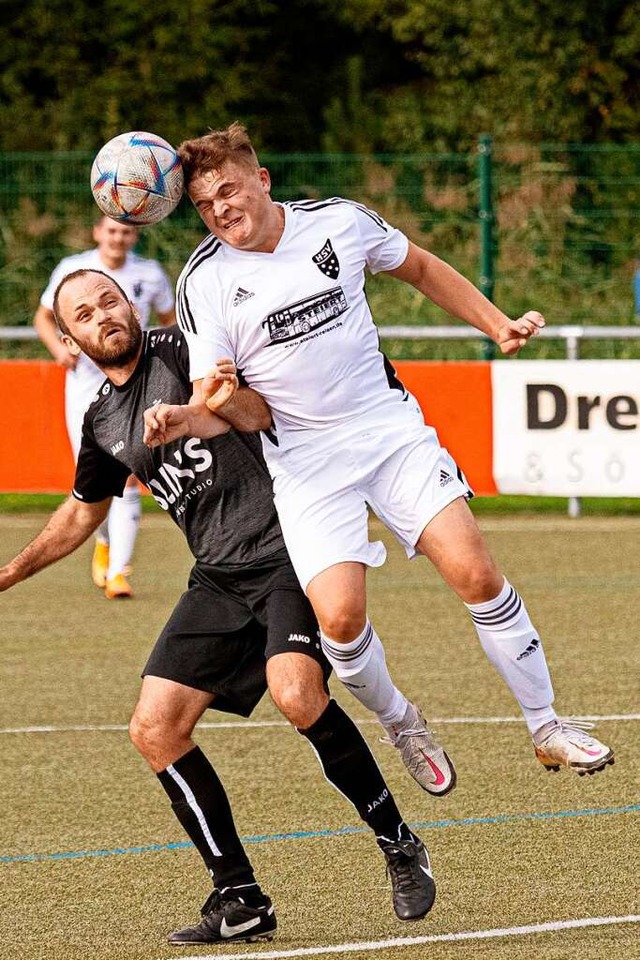 Daniel Hensler (rechts) meldete sich m... Bonndorf beim SV Hinterzarten zurck.  | Foto: Wolfgang Scheu