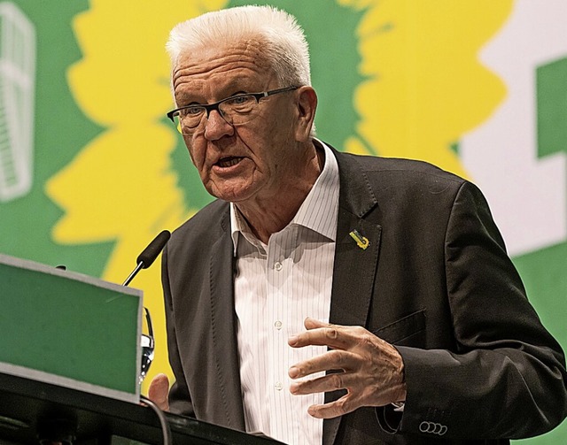 Winfried Kretschmann verteidigte in Do...ngen Bundeswirtschaftsminister Habeck.  | Foto: Philipp von Ditfurth (dpa)