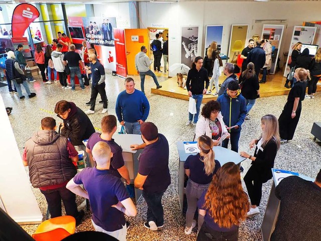 Ein stndiges Kommen und Gehen herrsch...rse im Schulzentrum an der Egerstrae.  | Foto: Herbert Frey